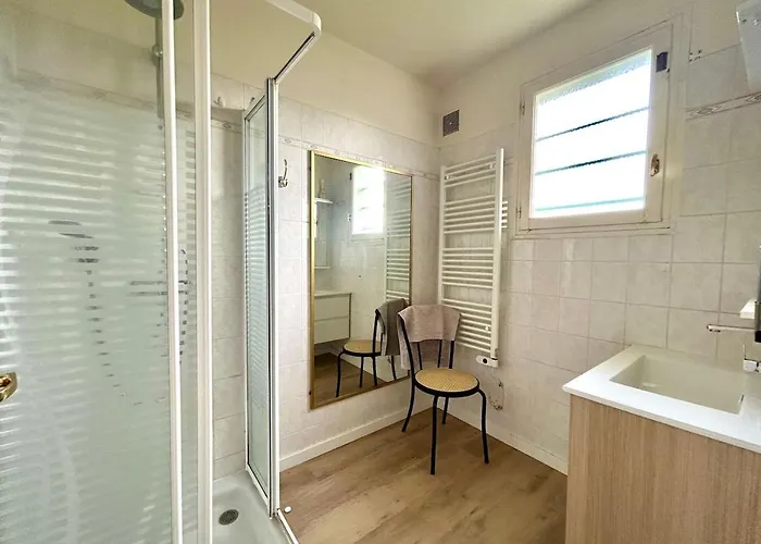 Saint Antoine, Vue A 60m De La * Réville